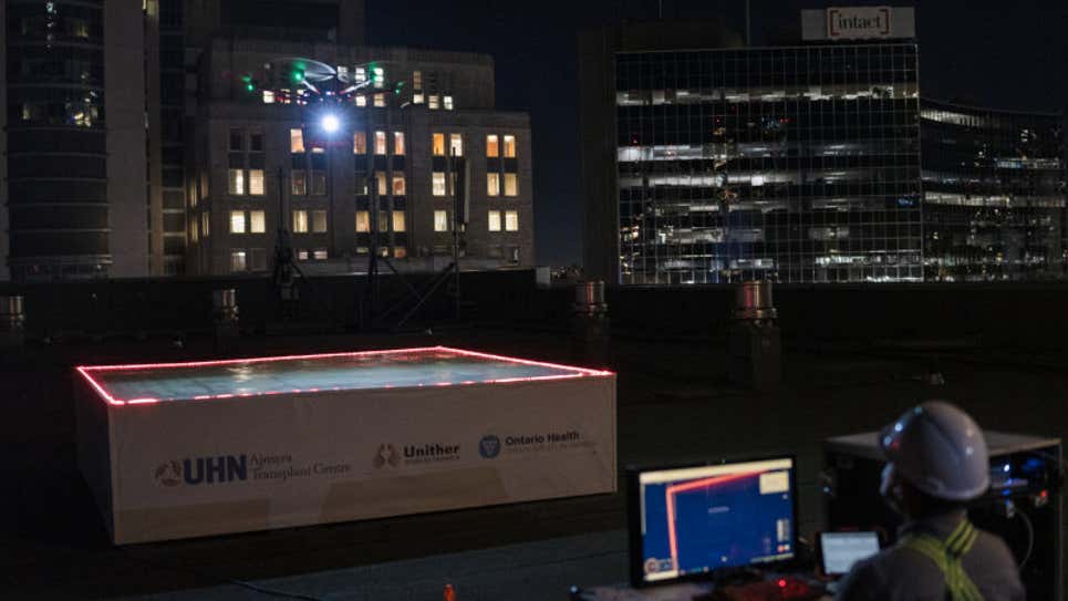 El dron aterriza en lo alto del techo del Hospital General de Toronto