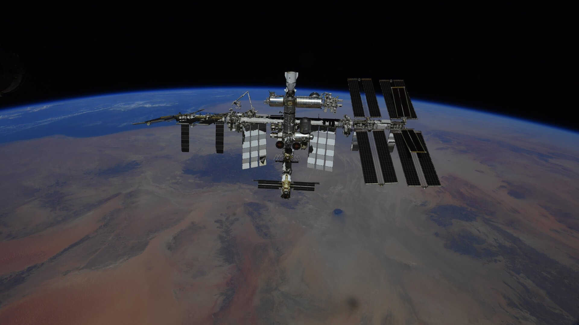 La Estación Espacial Internacional vista desde la nave espacial Soyuz MS-18 el 28 de septiembre de 2021.