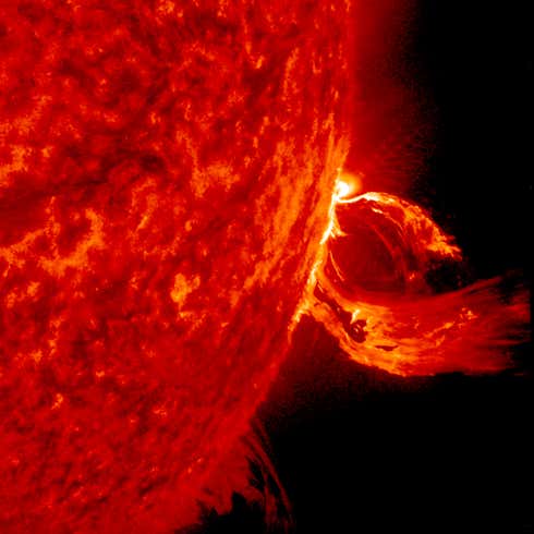Una eyección de masa coronal en el Sol, en junio de 2015.