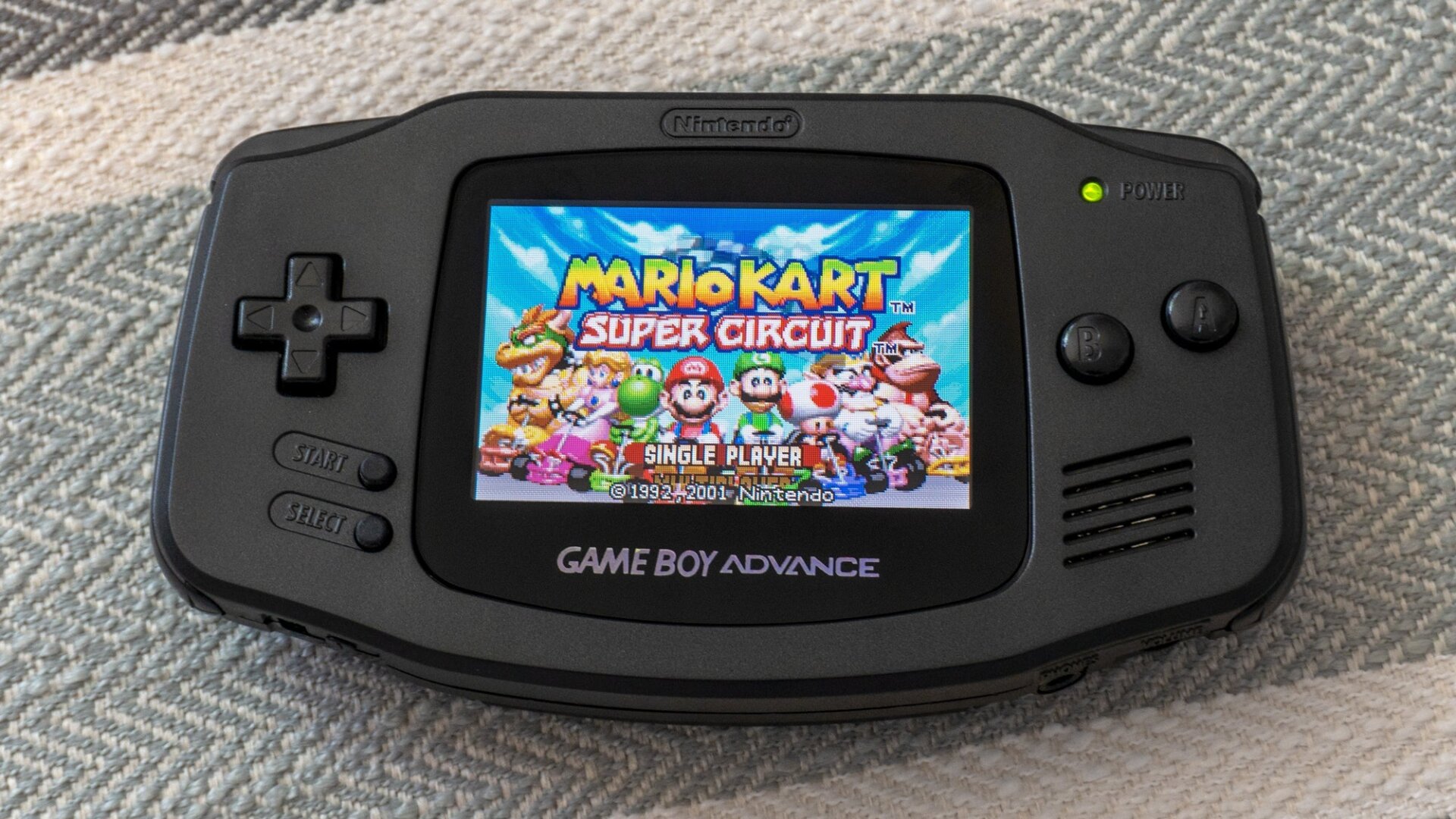 Un GameBoy Advance personalizado creado por Modificación retro.