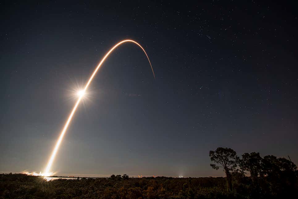 Lanzamiento de un cohete Falcon 9 con 49 satélites Starlink a bordo el pasado 18 de enero de 2022.