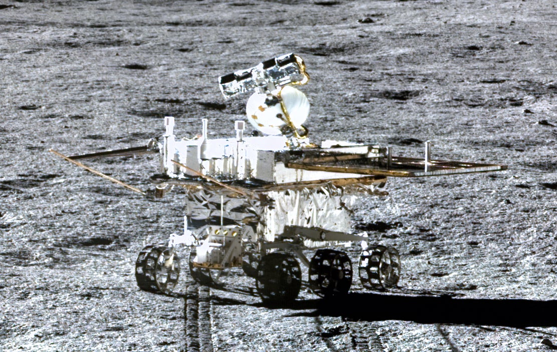 Yutu-2 visto desde el módulo de aterrizaje Chang’e-4.