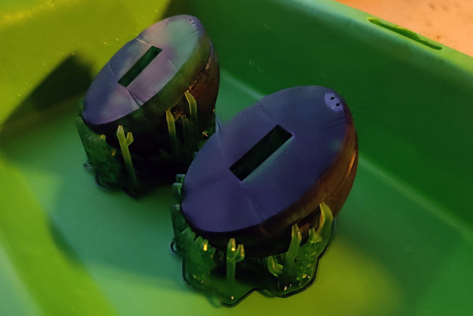 Estos dos modelos han llevado 4 horas. En mi antigua Ender 3 Pro hubiera tardado 16.
