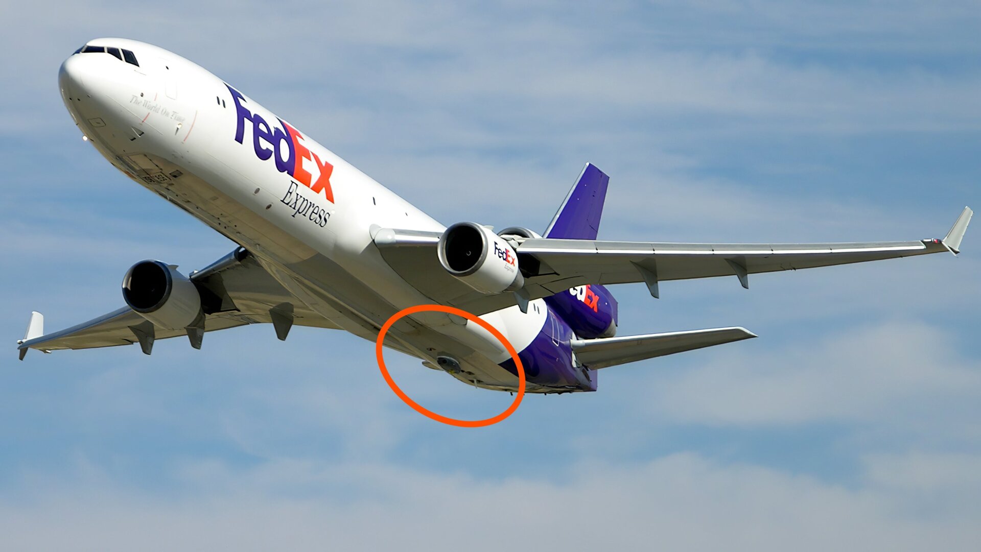 Un MD-11 de FedEx equipado con el sistema antimisiles Northrop Grumman Guardian durante la prueba de 2007-2008