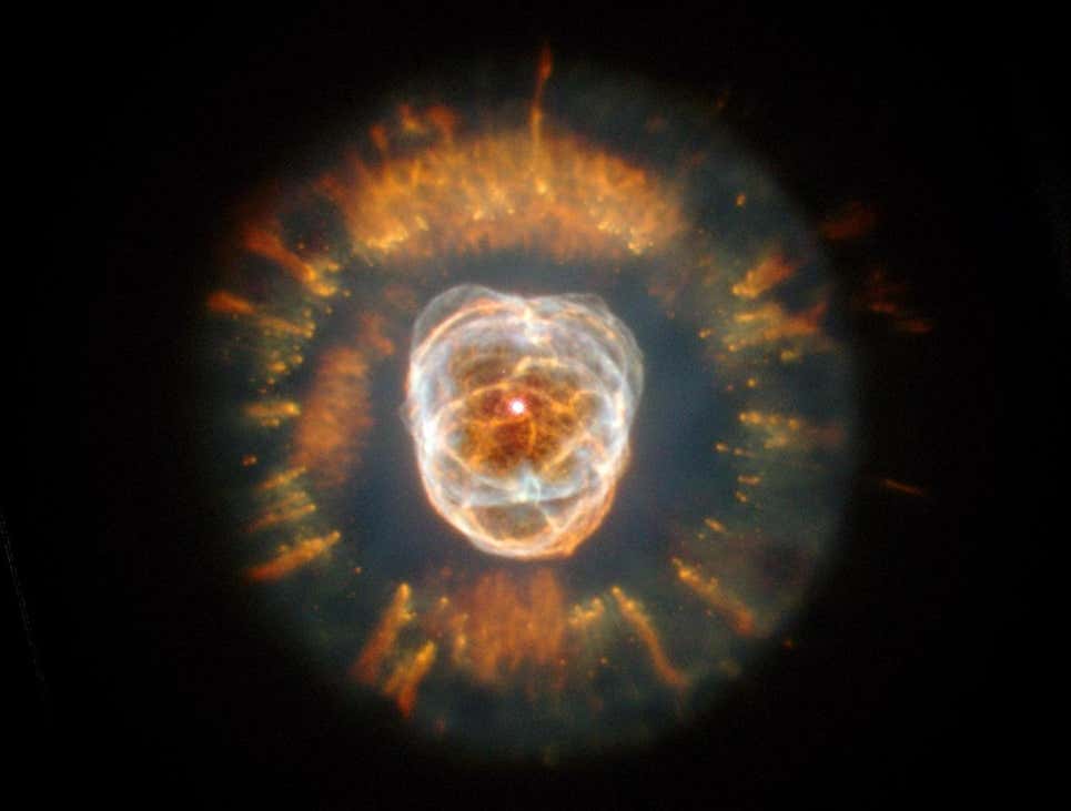 NGC2392, una nebulosa dejada por una supernova a unos 5.000 años luz de la Tierra, tomada por el Telescopio Espacial Hubble en 2002