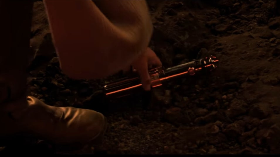 El momento en e l que Obi-Wan recoge el sable láser de Anakin.
