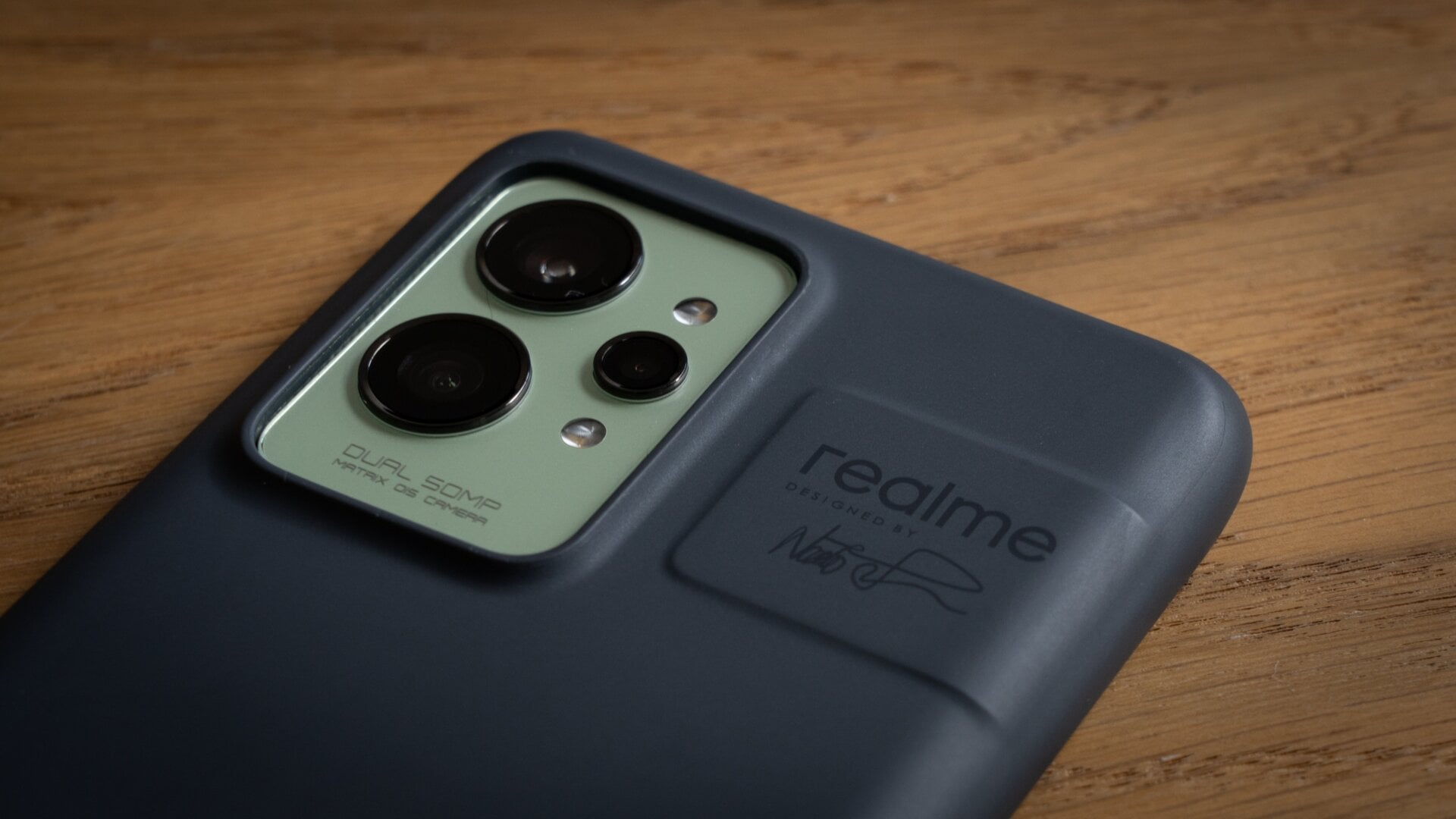 Hasta con funda es sumamente bonito.