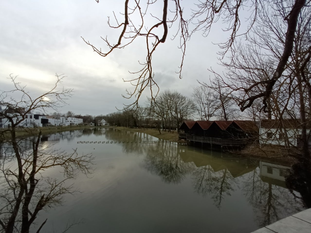 Un ejemplo del gran angular. Quizá toma demasiado espacio arriba y abajo, pero no me puedo quejar.