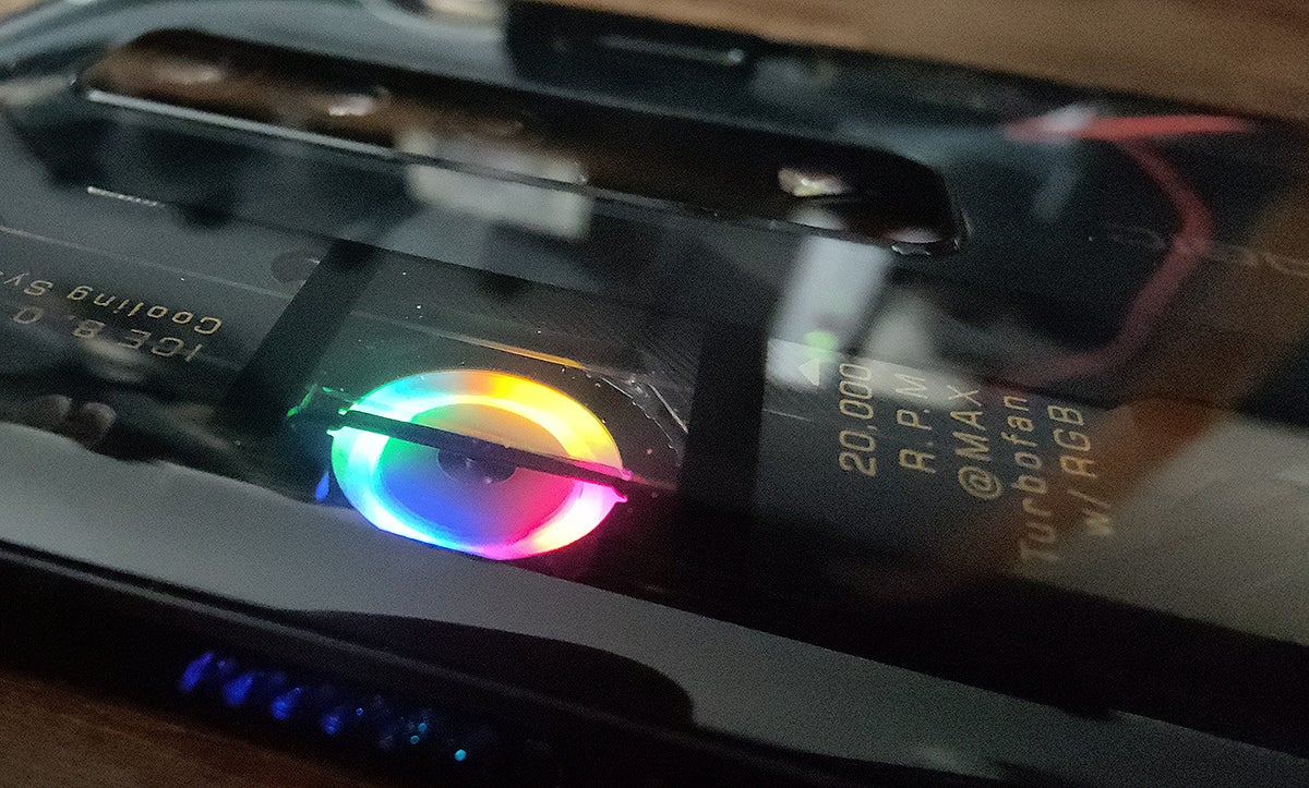 El ventilador se activa automáticamente para enfriar la batería duranet el proceso de carga.