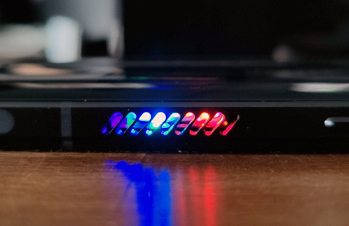 La salida de aire del sistema de refrigeración, justo al lado del ventilador.