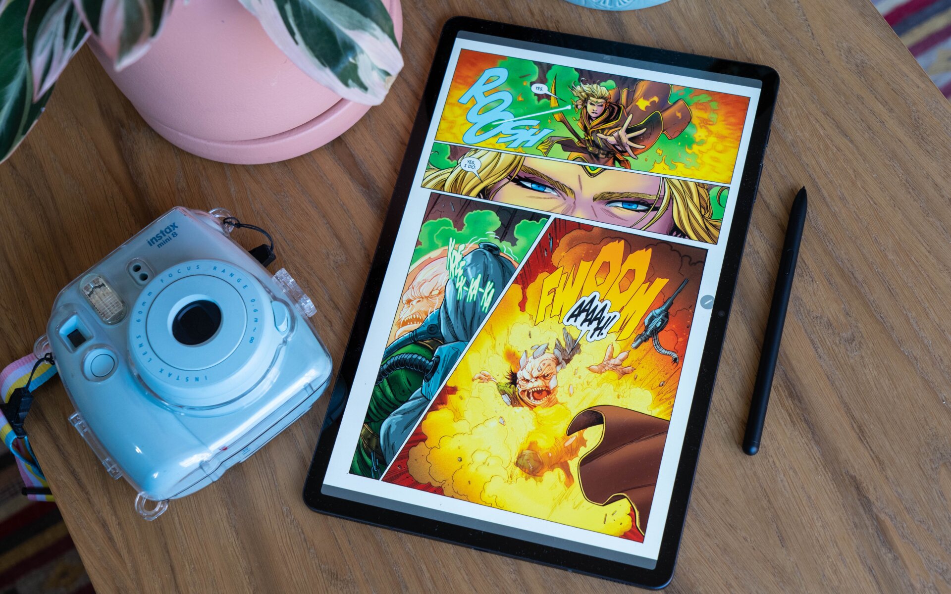 La tablet tiene las dimensiones perfectas, ni tan pequeña que resulte incómodo para la multitarea (Tab S8), ni una cosa descomunal como la S8 Ultra.