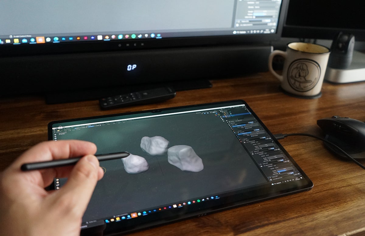 Sí, la Tab S8 Ultra puede usarse con aplicaciones tan específicas como Blender.