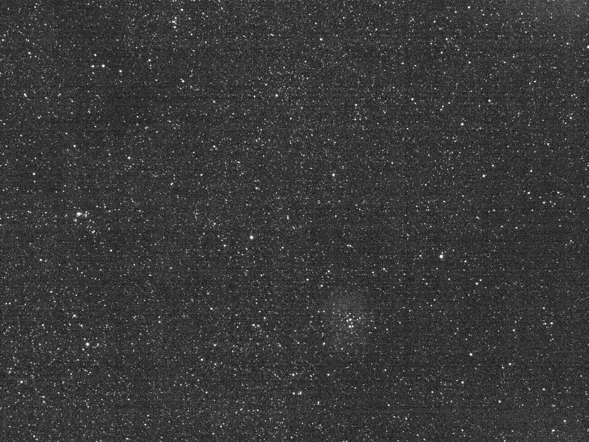 La nebulosa Roseta se puede ver en la parte inferior de la imagen.