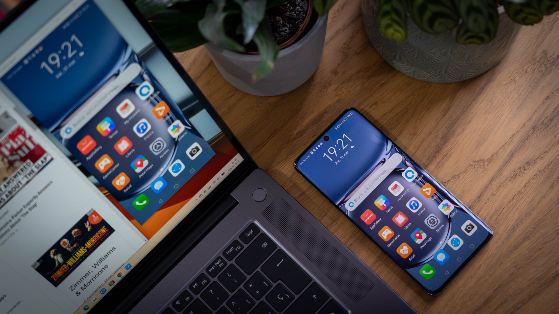 Puedes duplicar la pantalla de tu smartphone Huawei con la opción de Super Dispositivo. 