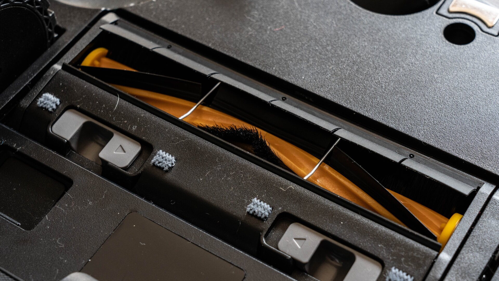 El cepillo principal es muy fácil de desmontar.