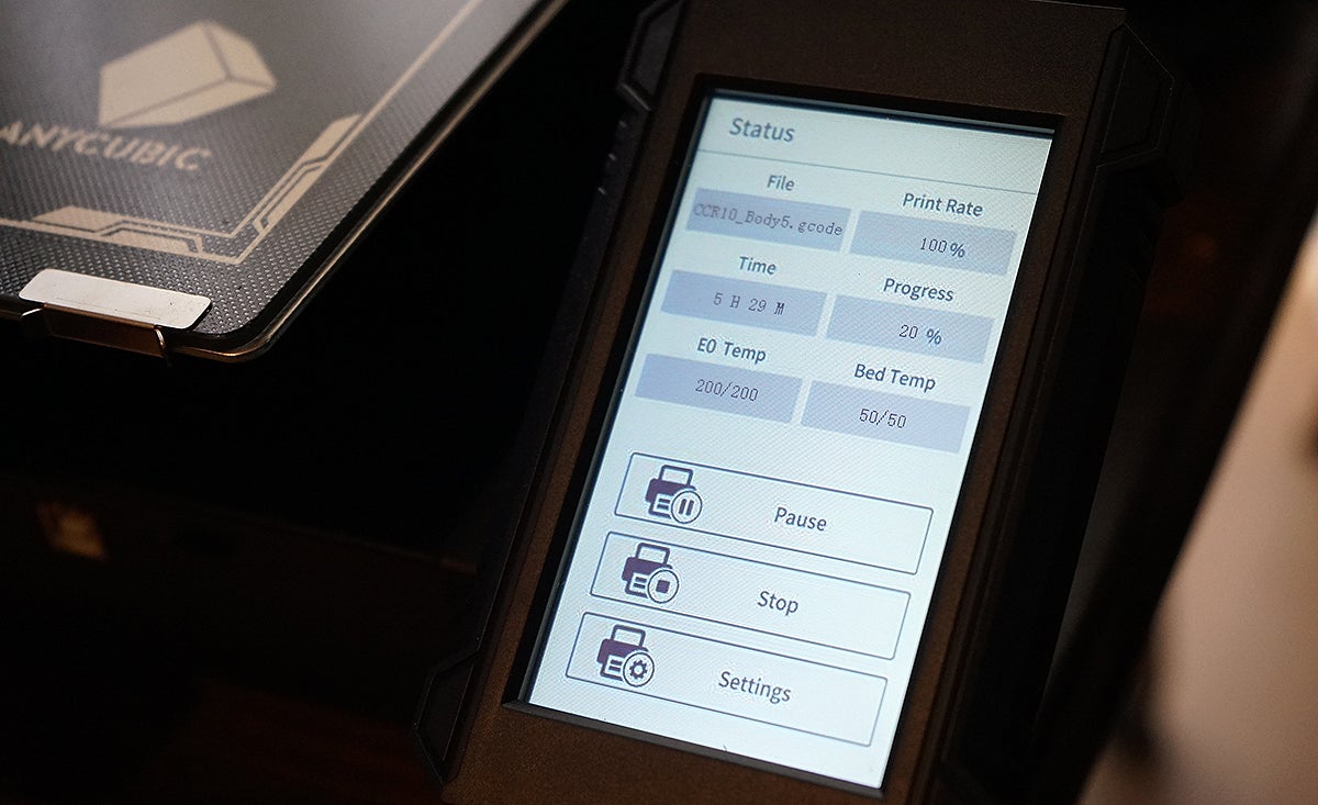 La pantalla táctil es cómoda de usar aunque no siempre registra el toque.