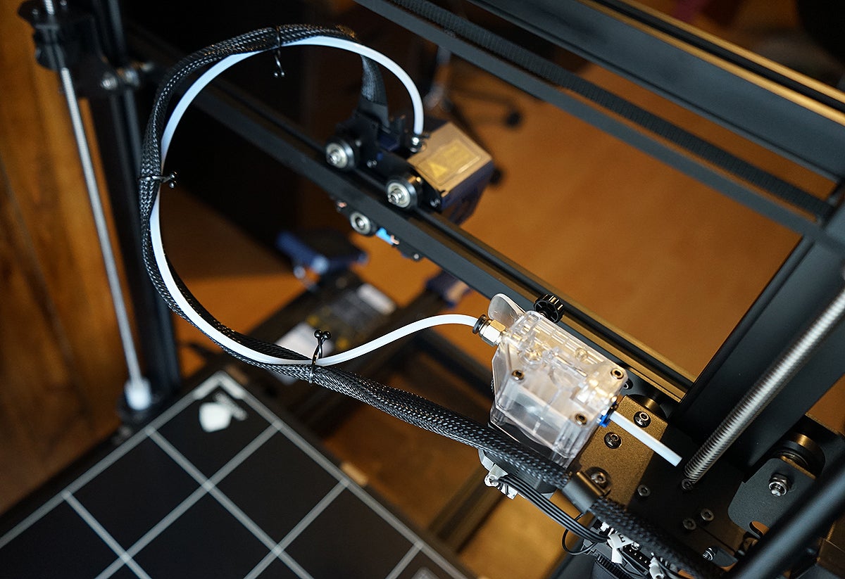 Así quedan recogidos los cables del cabezal si usas los clips que vienen con la impresora.