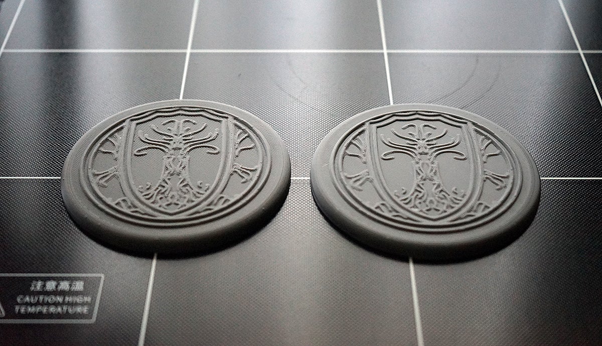 La misma pieza, impresa con la Anycubic Kobra Max y con una Ender 3 Pro con las mismas especificaciones. Cuesta distinguirlas. Sin embargo...