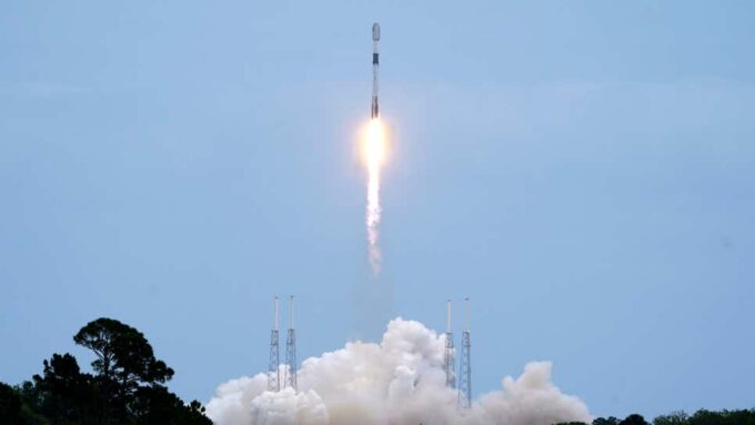 Elon Musk revela detalles de los satélites Starlink de próxima generación