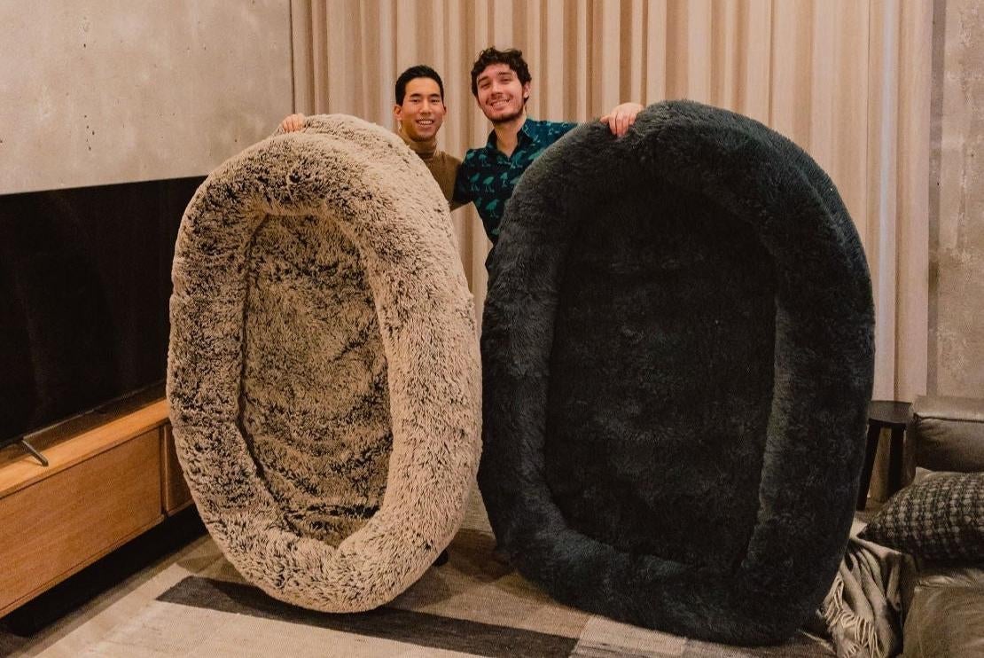 Yuki Kinoshita y Noah Silverman, los creadores de Plufl