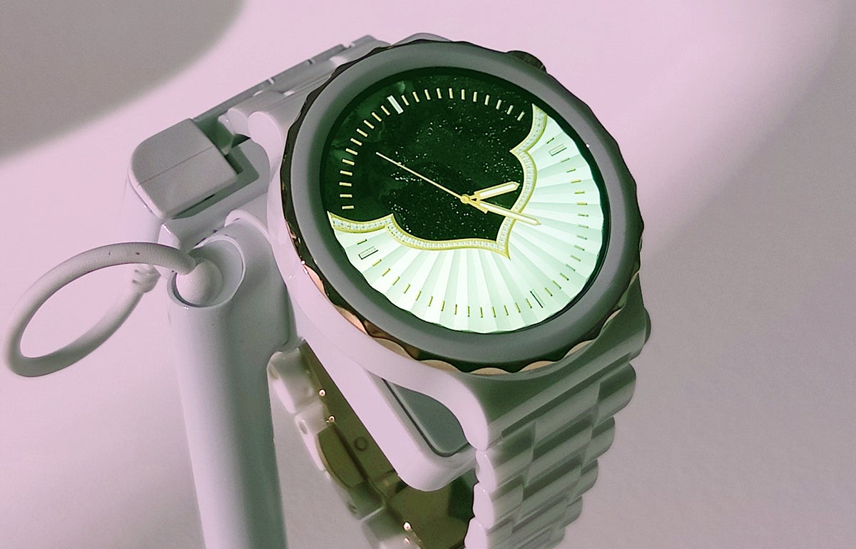 Los eslabones de cerámica de la correa de 43mm son una obra de artesanía.