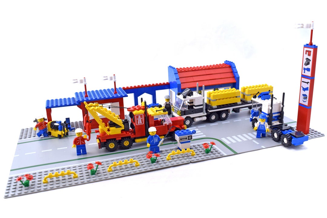 Screenshot: The Plastic Brick / Lego