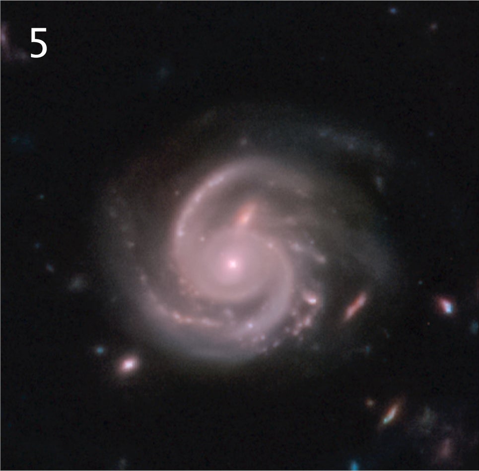  Una galaxia en espiral rosada.