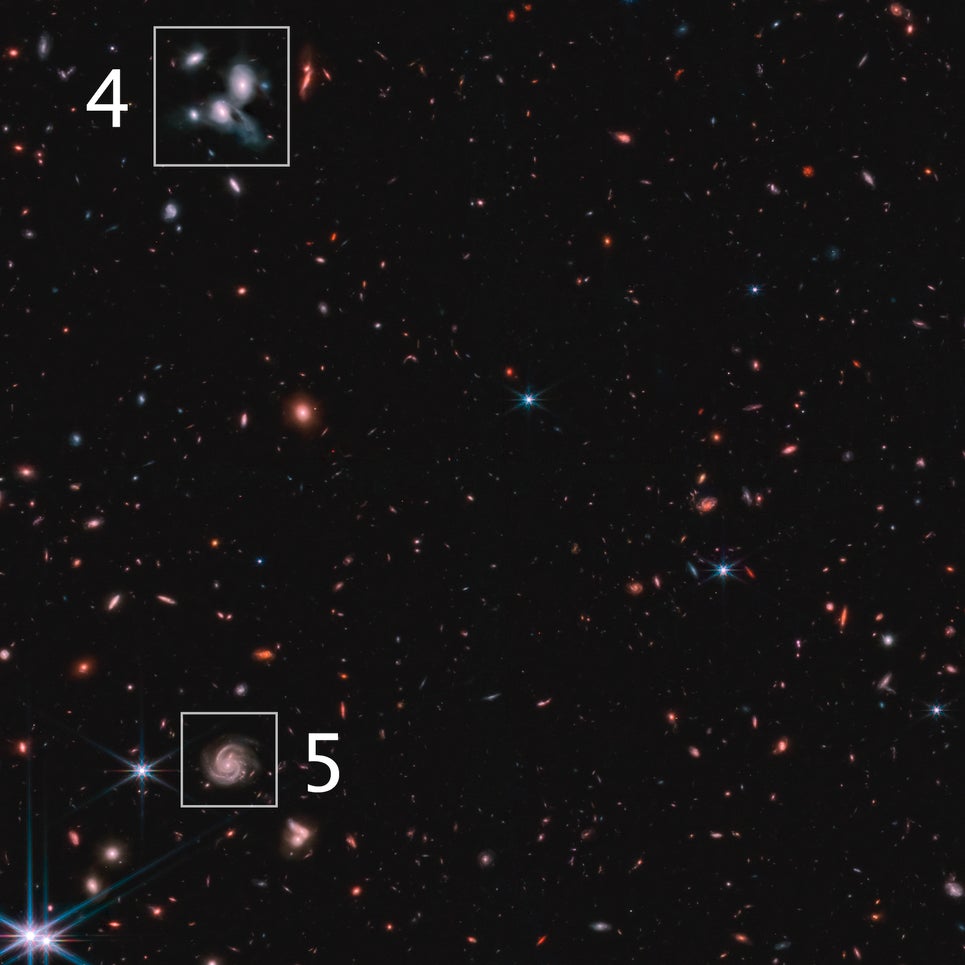 Tres galaxias de color azul pálido en la parte de arriba y la galaxia espiral rosada en la parte de abajo.