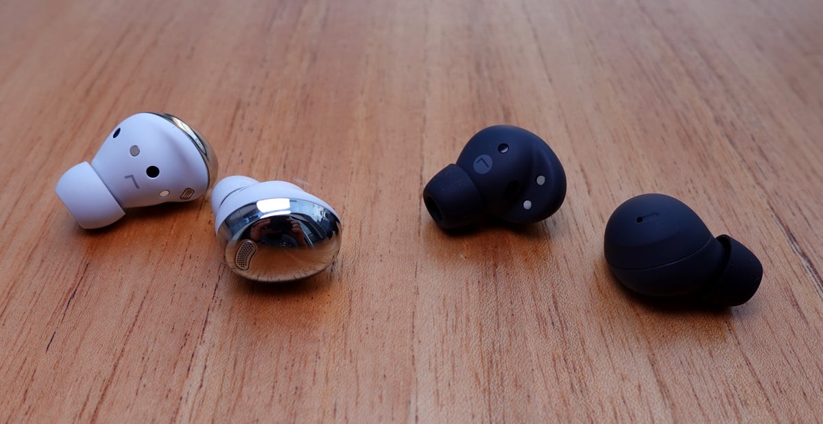 Derecha: Los Galaxy Buds 2 Pro. Izquierda: Los Galaxy Buds Pro. En la nueva generación, los auriculares cuentan con un tamaño notablemente menor y son más livianos.