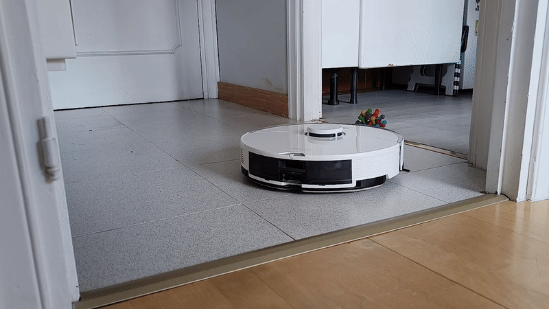 Mientras que el S7Pro elige un enfoque algo más... directo.