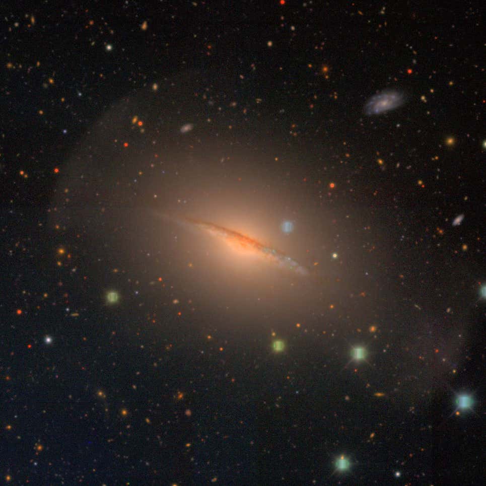 El brillo etéreo de la Galaxia del Pequeño Sombrero.