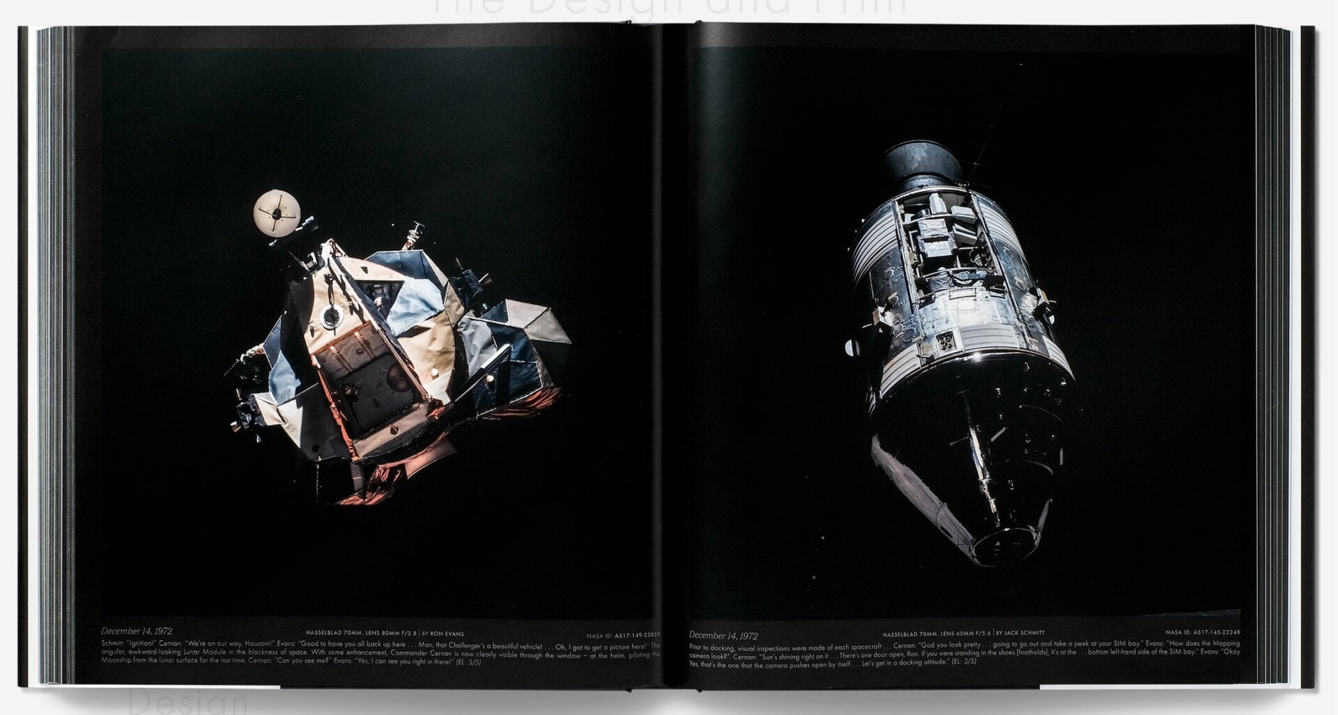 Una vista de dos páginas del libro. 