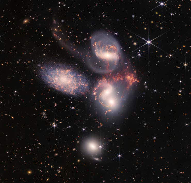 Un quinteto de galaxias en una imagen compuesta por más de 150 millones de píxeles