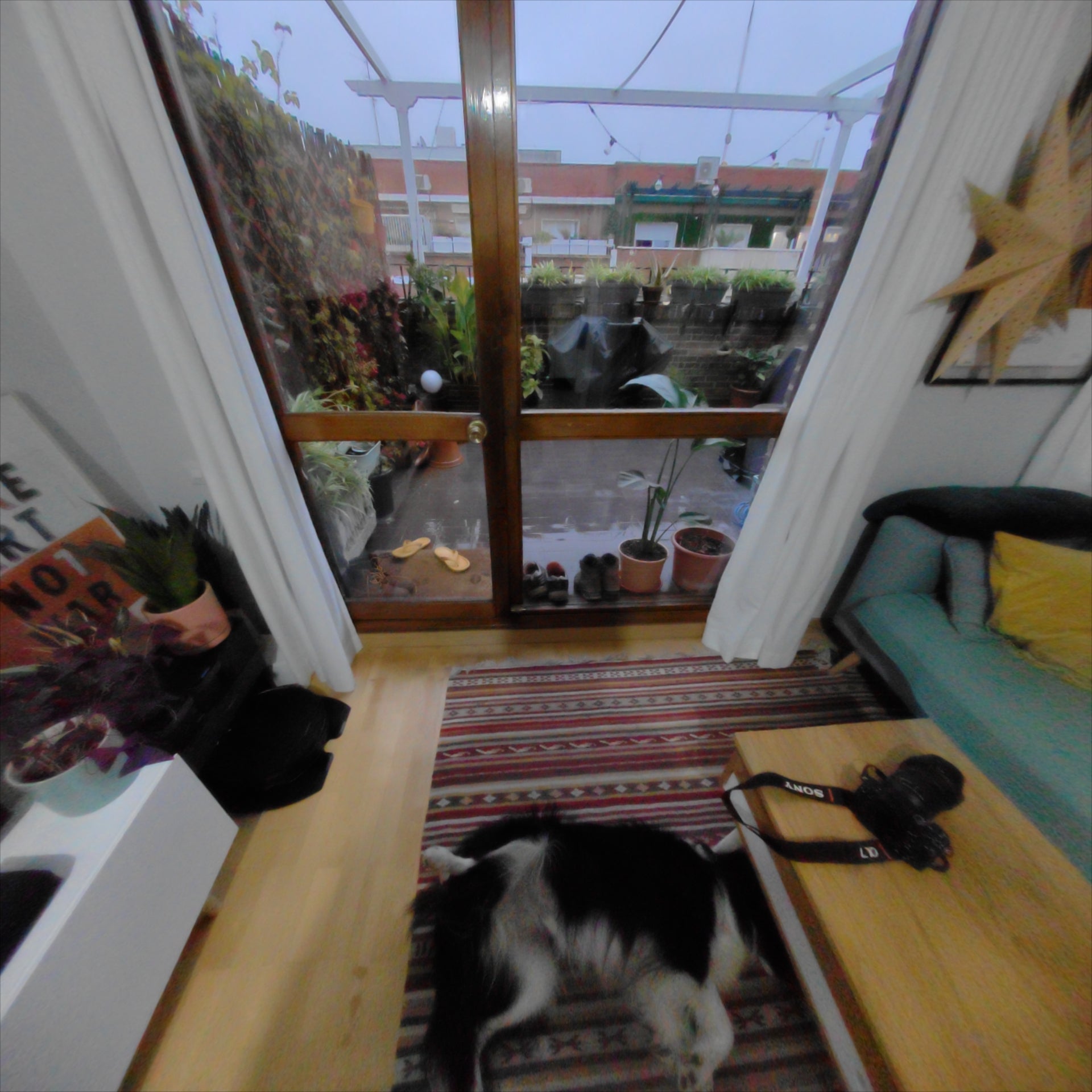 Así es como se ve el mundo a través del modo passthrough de las gafas