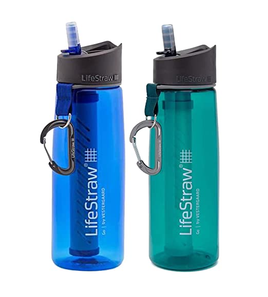 Botellas de agua con filtrado de agua.