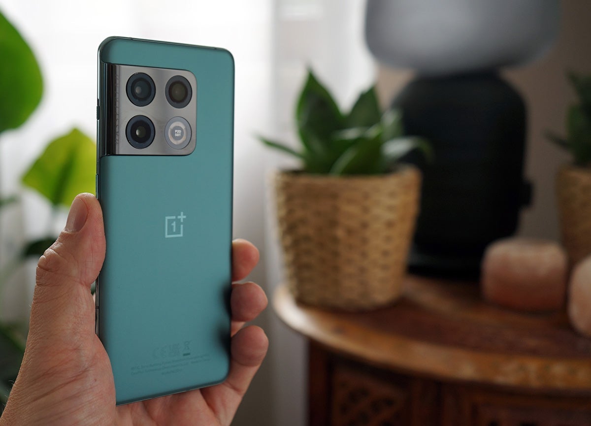 El OnePlus 10 Pro, uno de los smartphones que lanzó OnePlus en 2022.