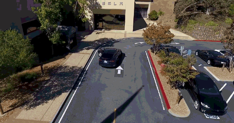 Gif: Gizmodo/Tesla