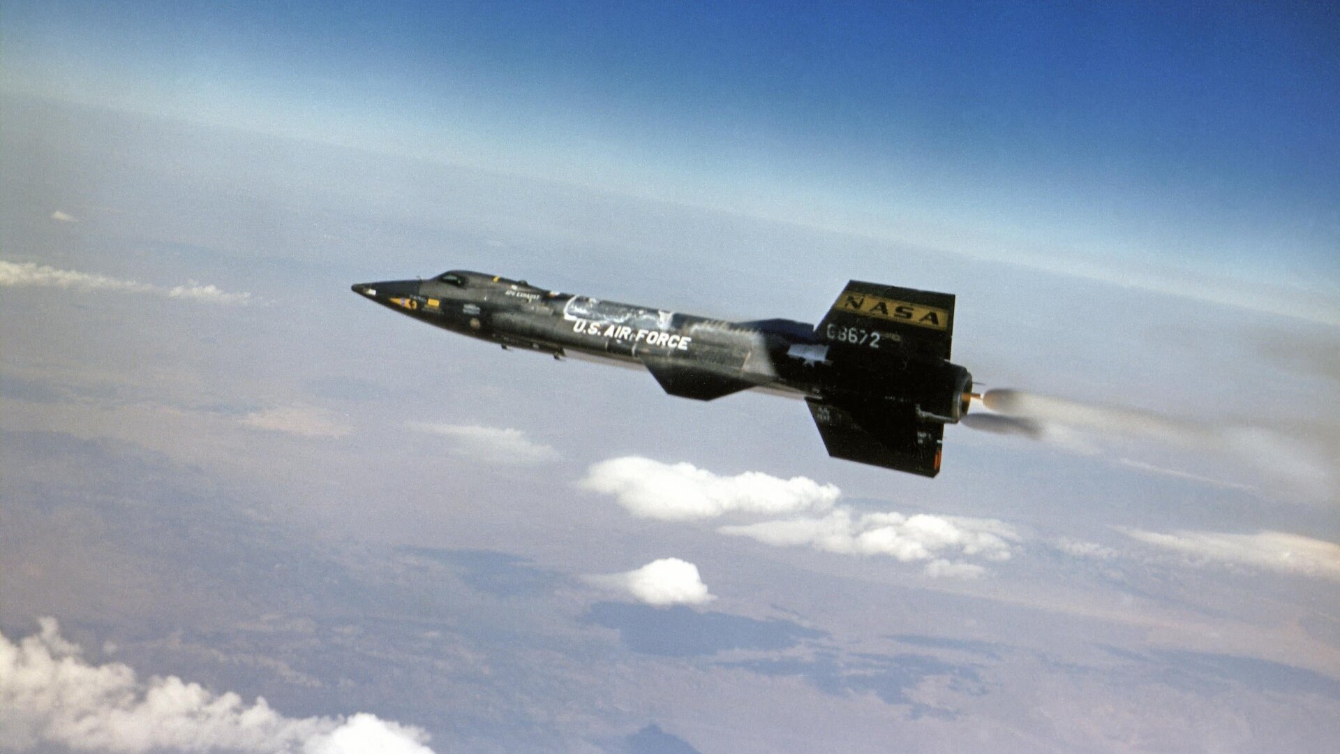 El X-15 volando por el aire en una foto de la NASA sin fecha.