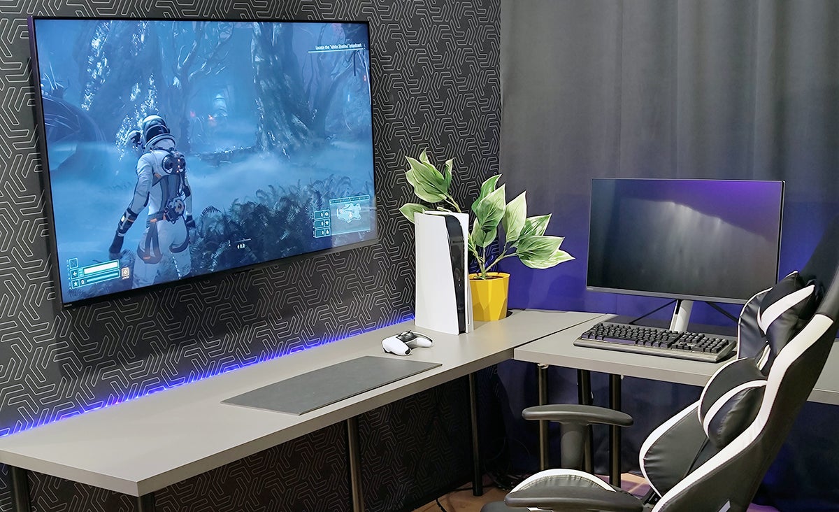 El perfecto “setup” gamer, según Sony. Echo en falta figuras de acción y bebidas energéticas.