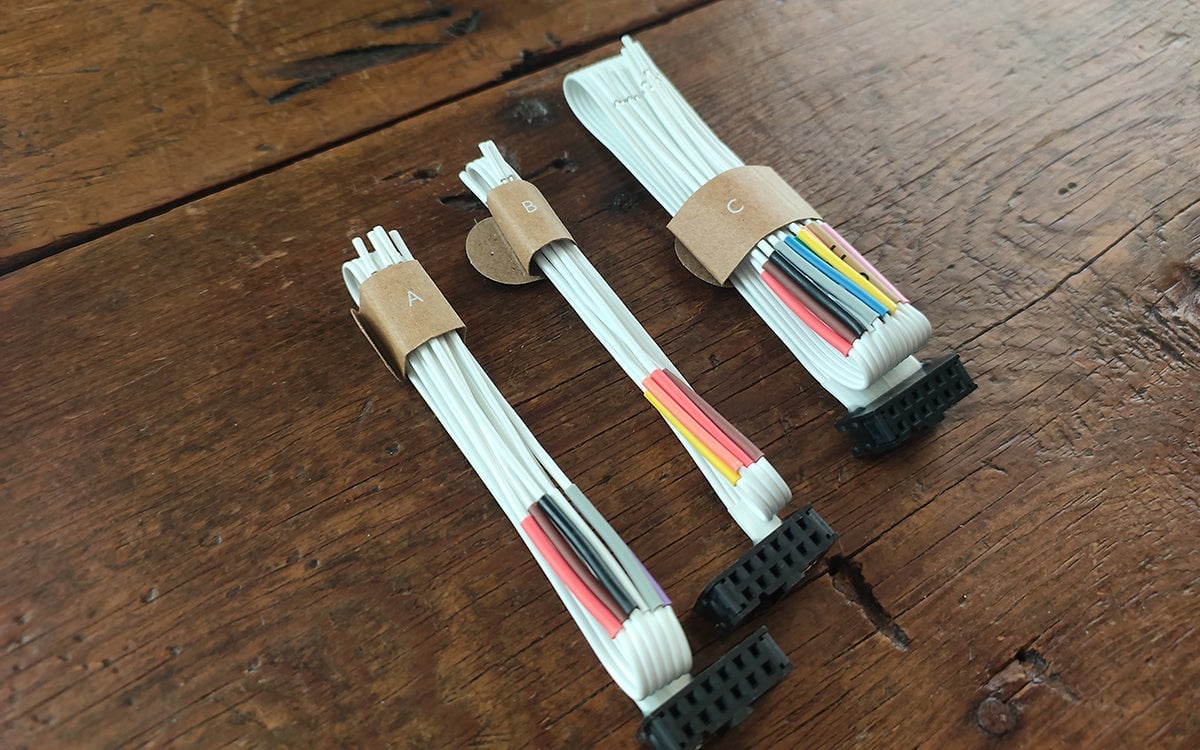 Ring Doorbell viene con varios cables para diferentes modelos de telefonillo. Soo tendrás que usar uno.