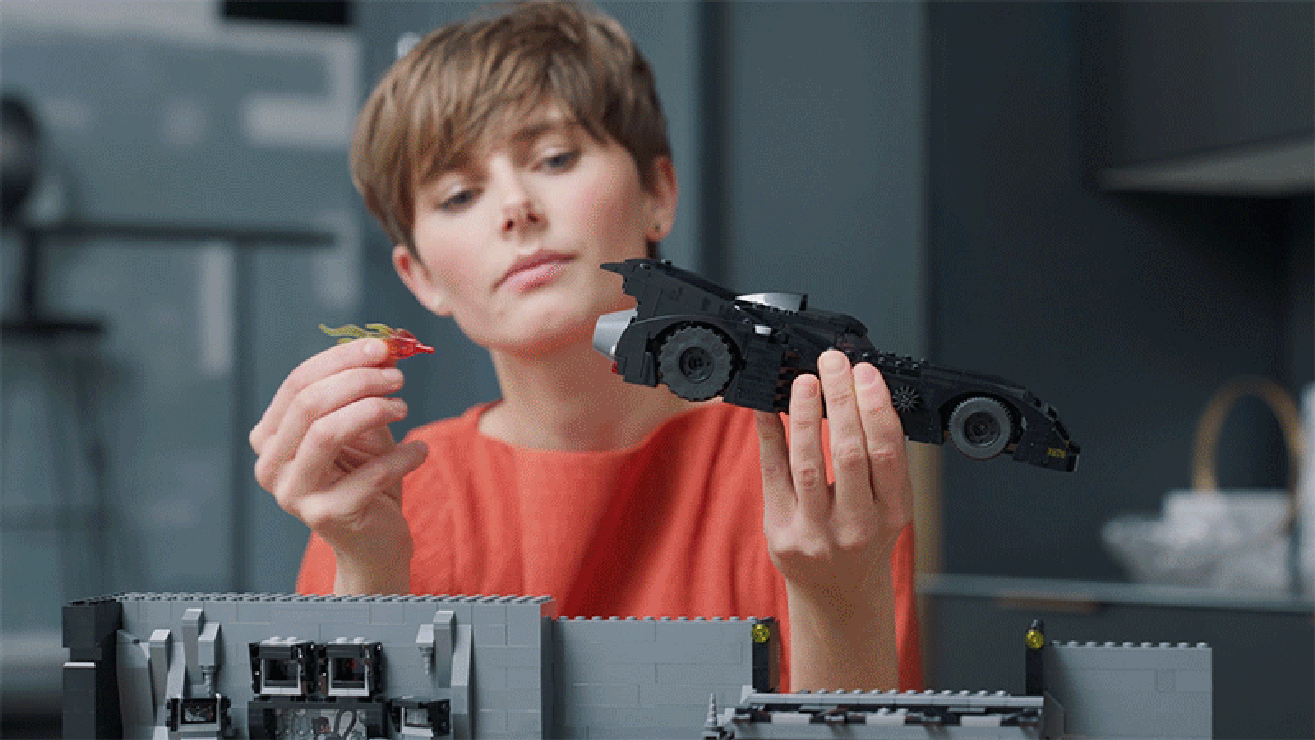 Gif: Lego.