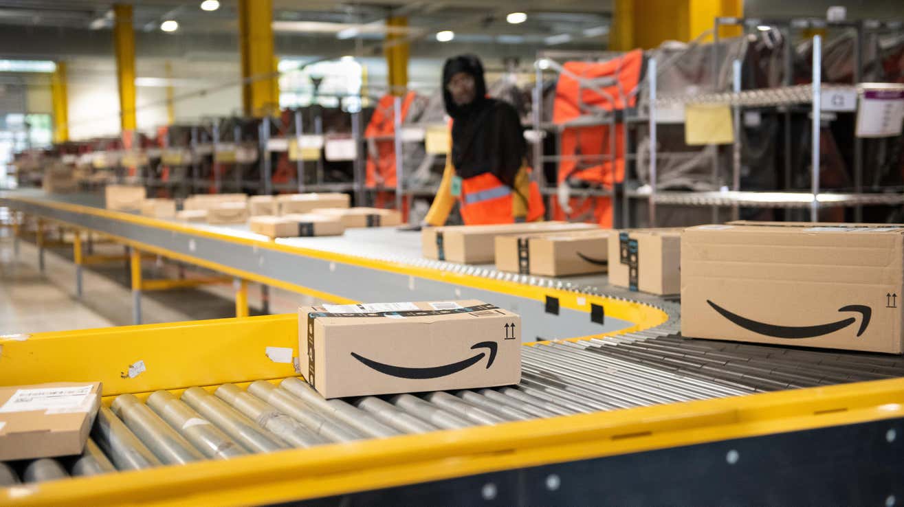 Amazon habla de “regionalización” o el uso de la IA para averiguar dónde colocar el inventario de demanda para reducir los tiempos de entrega