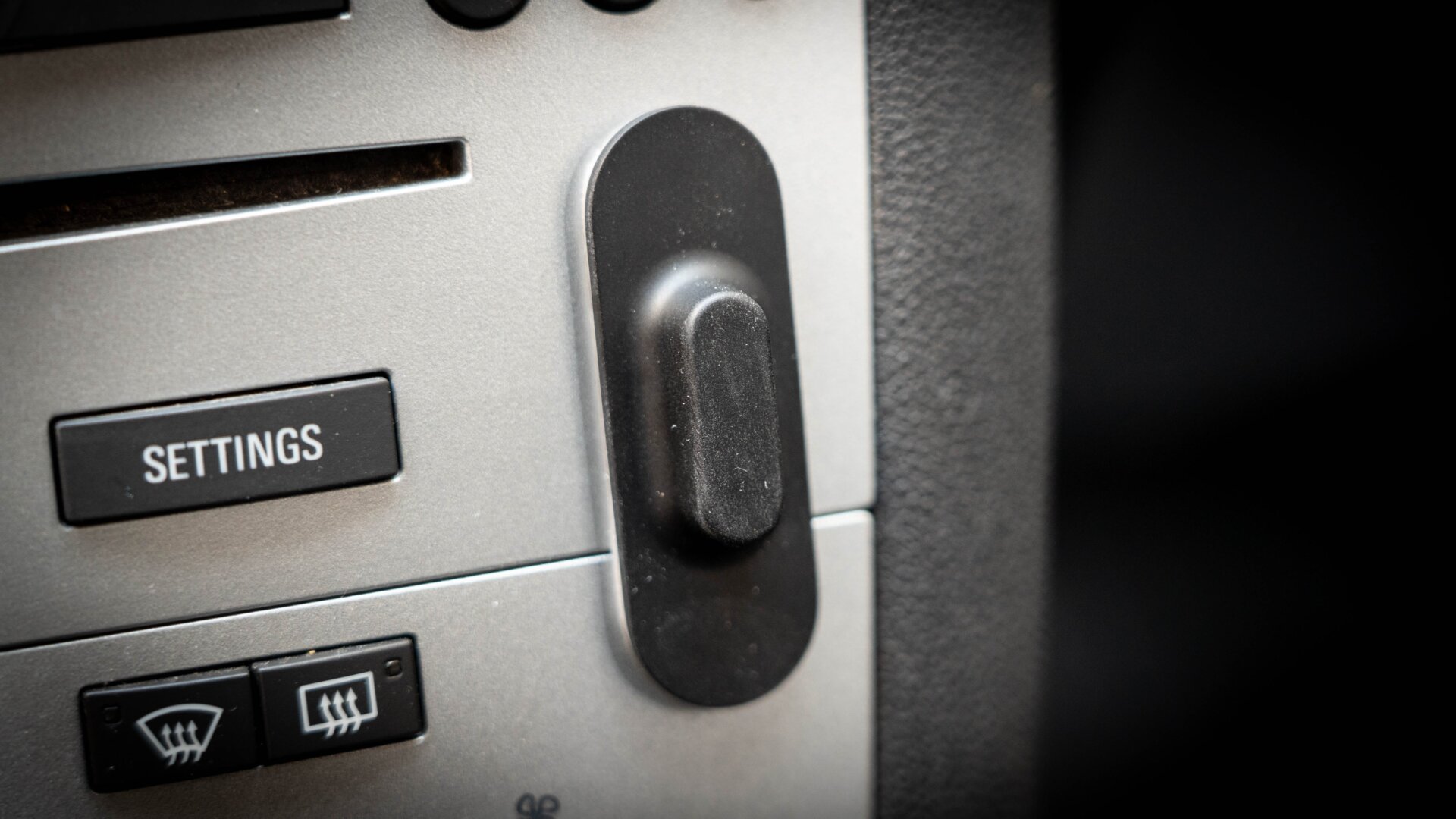  Cuando guardas el Echo Auto todo lo que queda es su soporte imantado. 