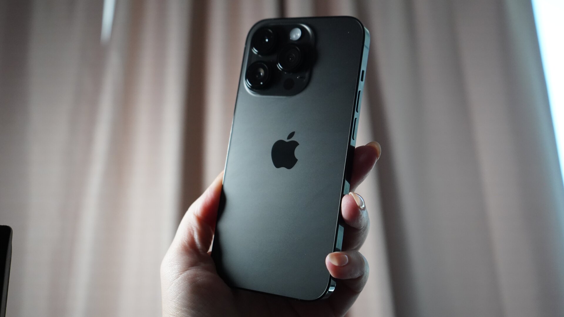 El iPhone 14 Pro en Space Black.