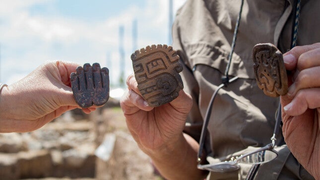 Varias figuras  talladas en piedra encontradas en el sitio.Foto: Ministerio de Cultura