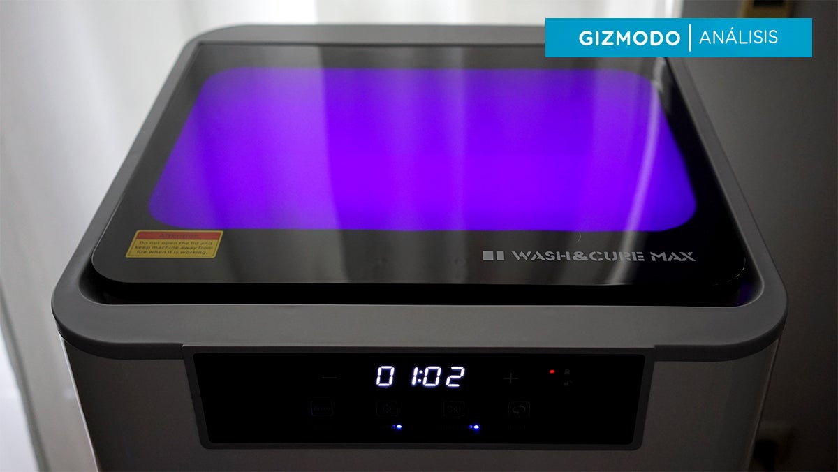 A quién no le va a gustar tener en el taller una máquina que se ilumina con una luz violeta al funcionar.Photo: Carlos Zahumenszky / Gizmodo