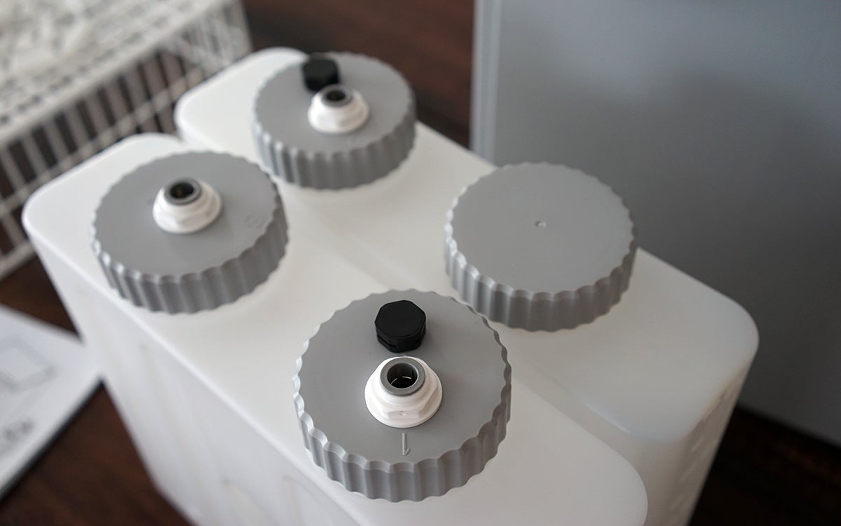 Las tomas en los depósitos de agua también están numeradas.Photo: Carlos Zahumenszky / Gizmodo