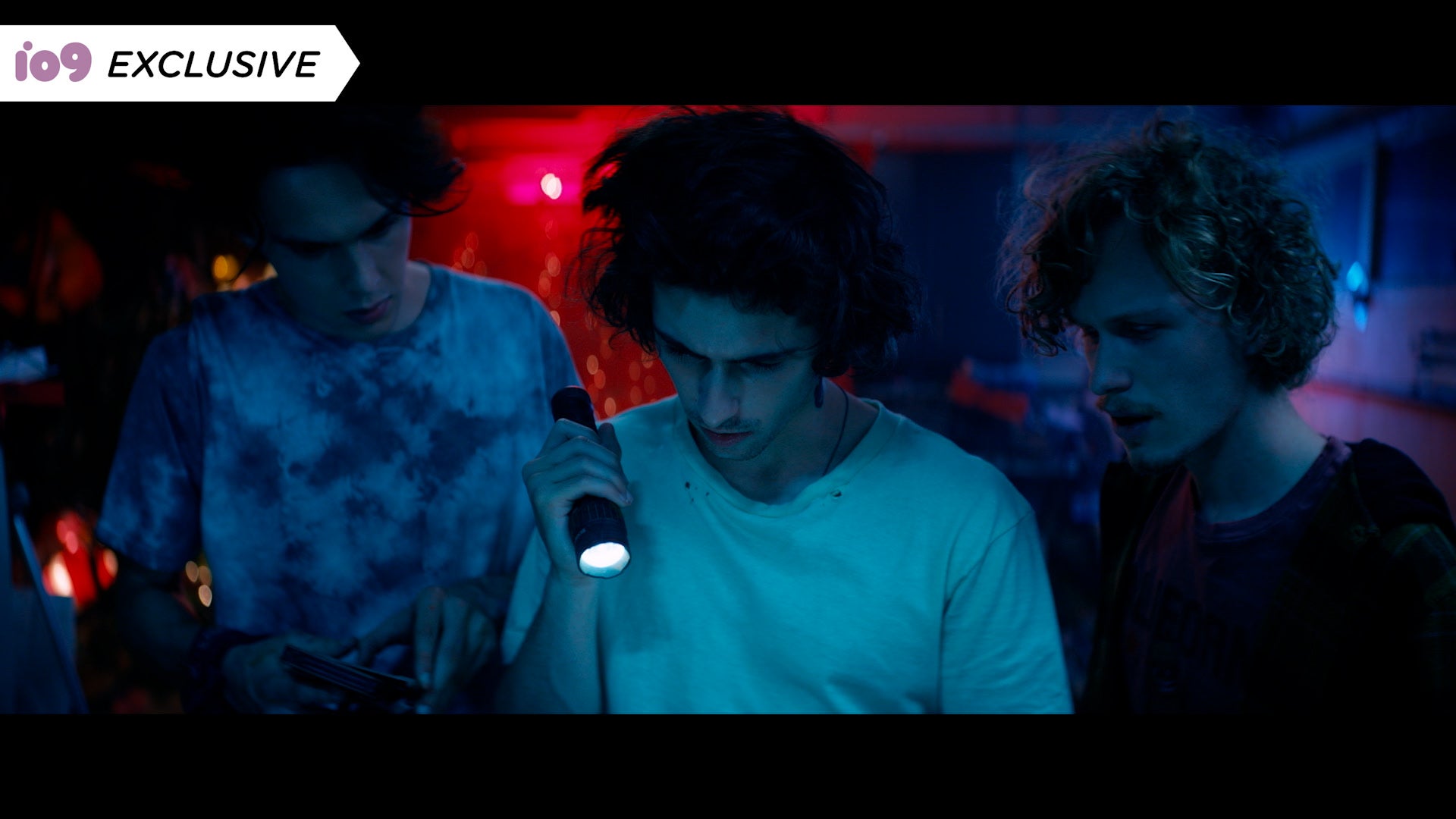 ¿Quieres descubrir un parpadeo?¿182 película de conspiración alienígena? ¿Podemos presentarla Monstruos de California.