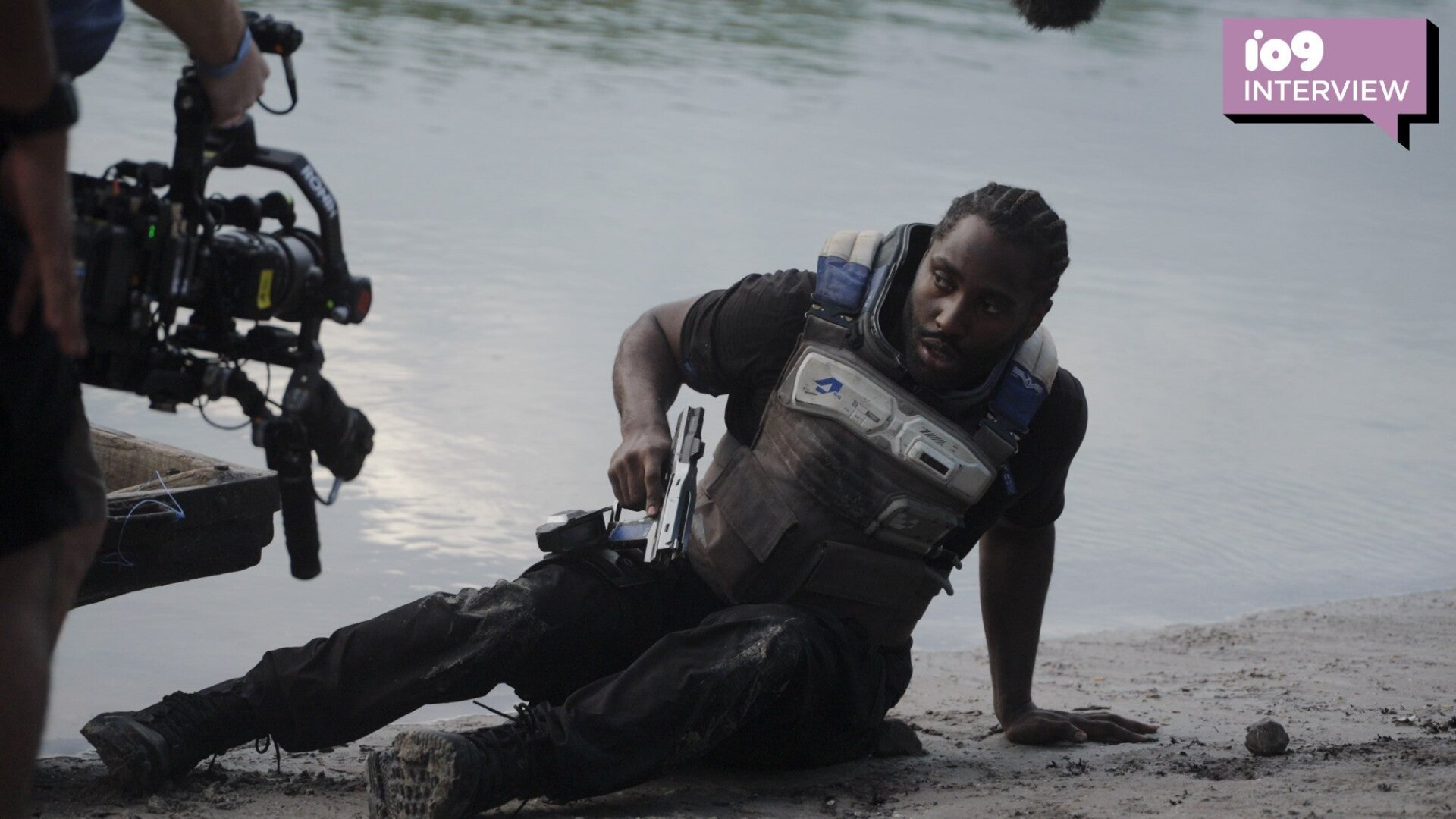 John David Washington en el set de El Creador.