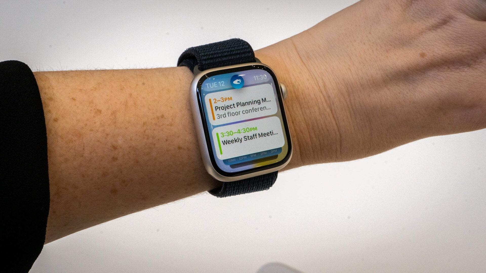 WatchOS 10 permite a los usuarios controlar su nuevo Smart Stack en WatchOS 10 mediante el gesto de doble toque.